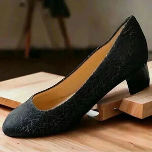 Trotters Size 6 Black Slip-On  2" Dressy Heels.  Excellent Condition.